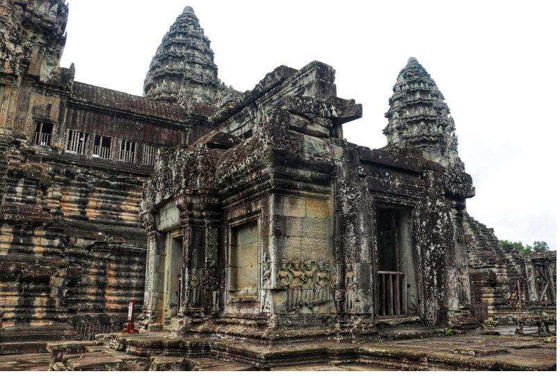 Công viên khảo cổ học Angkor - Đền thờ tàn phá với Aspara