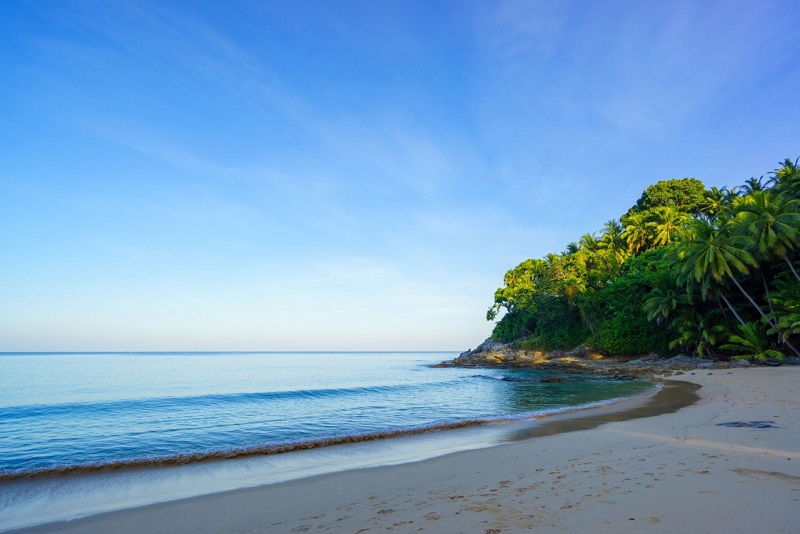 Bãi biển Surin, Vịnh Kamala, nằm trên đảo Phuket