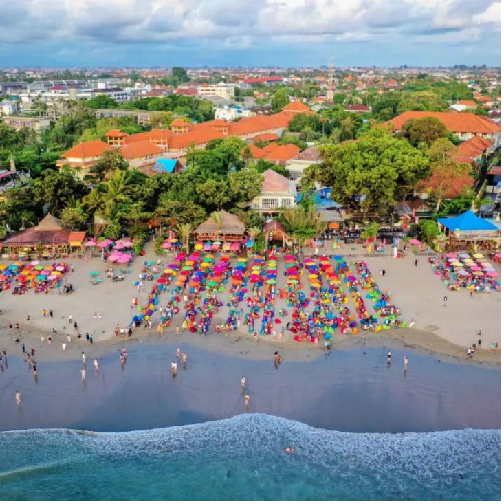 Các bãi biển ở Bali đã bắt đầu đông khách
