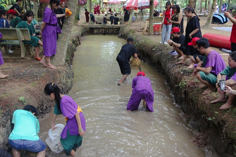 Đây là hoạt động Team Building rất đặc trưng của miền sông nước Việt Nam