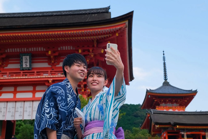 Đền Kiyomizu là điểm dừng chân nổi tiếng trong nhiều chuyến du lịch khám phá Kyoto trên Instagram.