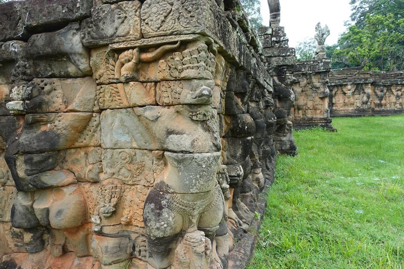 Hình điêu khắc tại quần thể đền Angkor Wat ở Campuchia