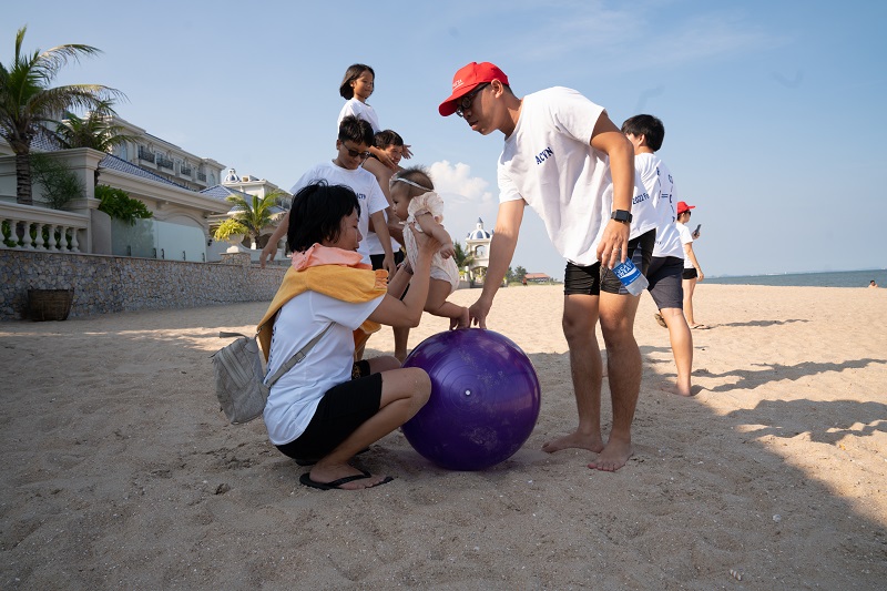 Thành viên nhỏ tuổi nhất trong đại gia đình ACVN tham gia hoạt động Team Building do công ty du lịch META tổ chức ở Long Hải