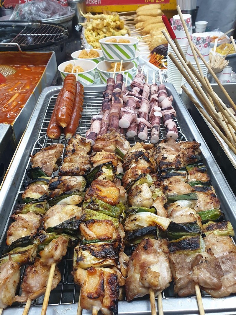 Thưởng thức các món ăn đường phố ở Hongdae