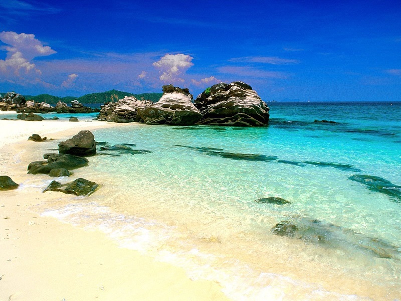 Và phuket là điểm đến hấp dẫn cho khách di tour du lịch Thái Lan thích biển
