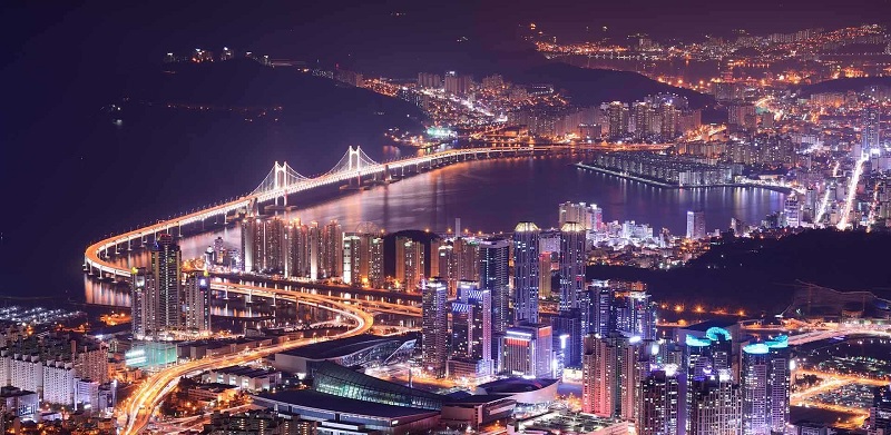 Busan đang nhanh chóng trở thành trung tâm MICE ở Hàn Quốc, thu hút ngày càng nhiều sự kiện kinh doanh và du khách nhờ sự phong phú của các cơ sở hội nghị, điểm tham quan và lễ hội