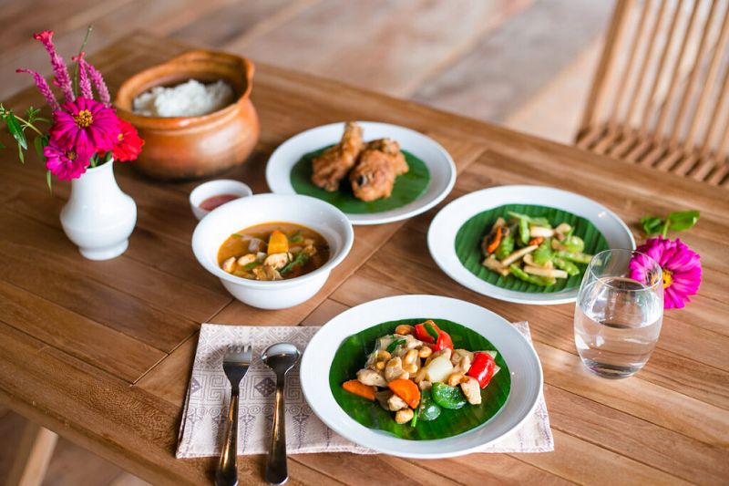 Các bữa ăn Thái truyền thống và hữu cơ tại Lisu Lodge
