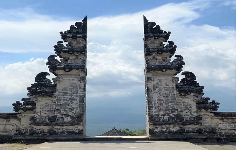 Cổng thiên đường Bali tại đền Lempuyang