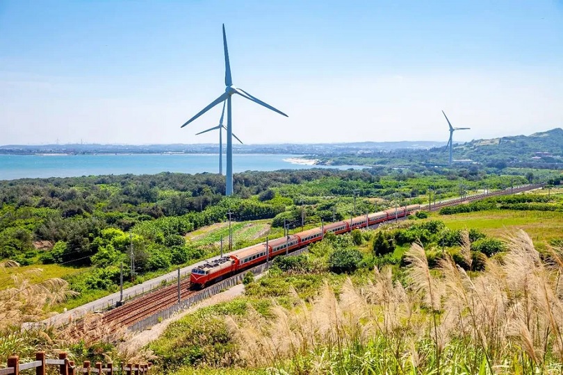 Là một nhà lãnh đạo năng lượng xanh, Đài Loan đang thúc đẩy tăng trưởng năng lượng tái tạo với các tuabin gió và các trang trại gió ngoài khơi trên khắp hòn đảo.