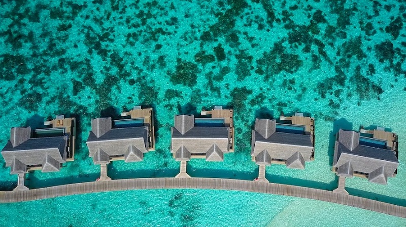 Maldives có rất rất rất nhiều những biệt thự mặt nước, gần như đây là đặc sản của Maldives