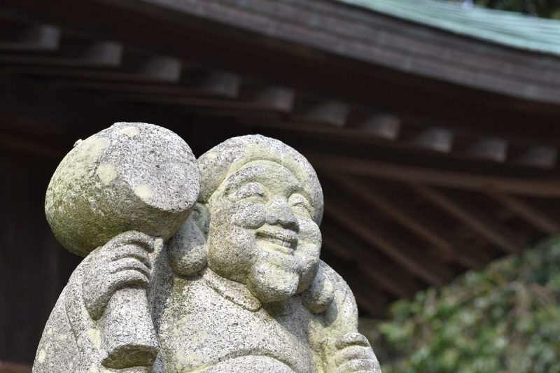 Những bức tượng này ở khắp Nhật Bản