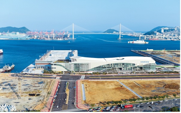 Trung tâm Hội nghị & Triển lãm Quốc tế Cảng Busan tự hào có các tiện nghi tổ chức sự kiện hàng đầu và kết nối dễ dàng đến tàu điện ngầm.
