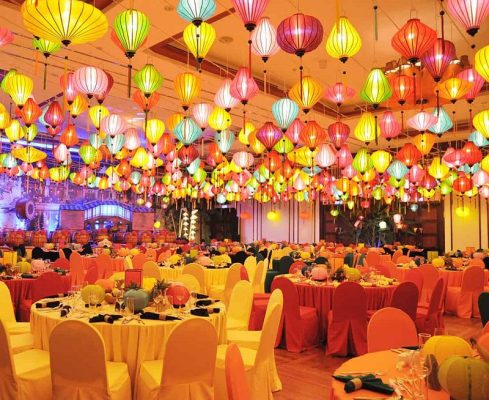Ứng xử thế nào trong tiệc tất niên-Year End Party?