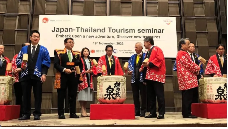 Cũng có mặt tại sự kiện này là H.E. Ngài Phiphat Ratchakitprakarn, Bộ trưởng Bộ Du lịch và Thể thao và Ngài Yuthasak Supasorn, Thống đốc Tổng cục Du lịch Thái Lan (TAT).