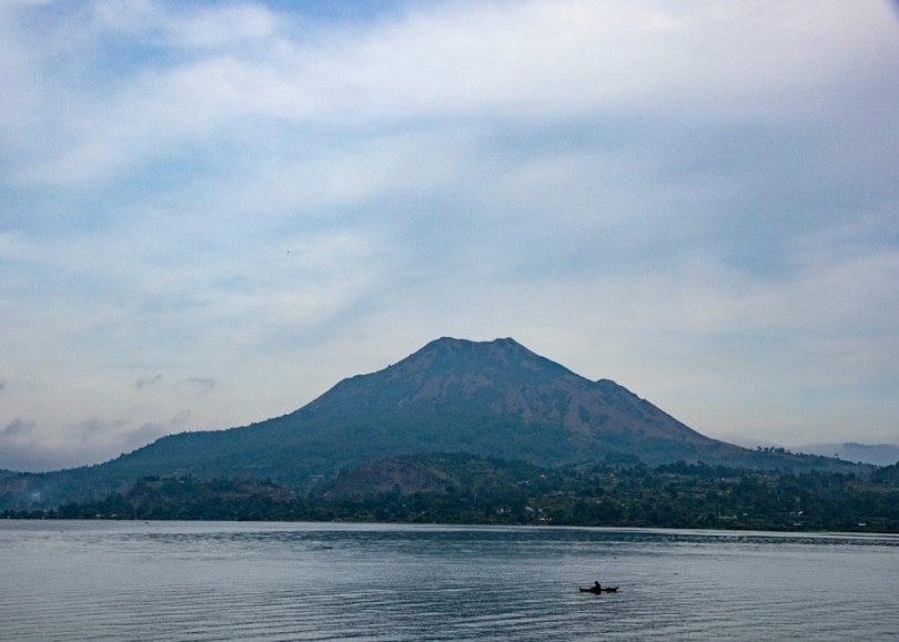 Hồ lớn nhất Bali hùng vĩ như khung cảnh núi Batur