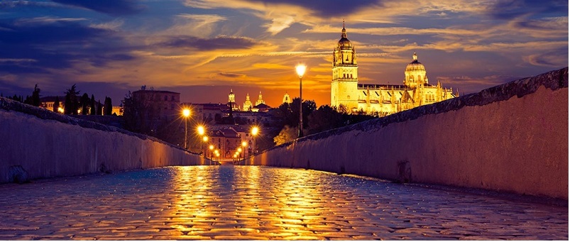 Salamanca được chiếu sáng, thành phố về đêm