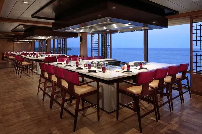 Một trong những phòng ăn trên tuyến Tour du thuyền Royal Caribbean International
