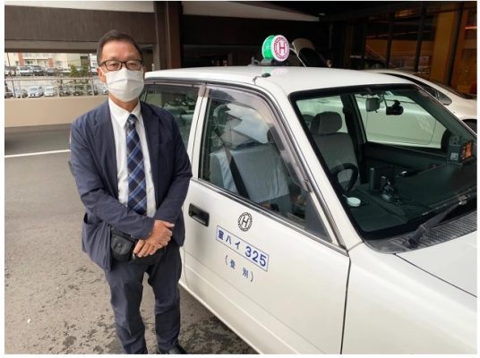 "Này, tài xế taxi người Nhật, đưa chúng tôi đến nhà hàng hải sản ngon nhất ở Noboribetsu!"