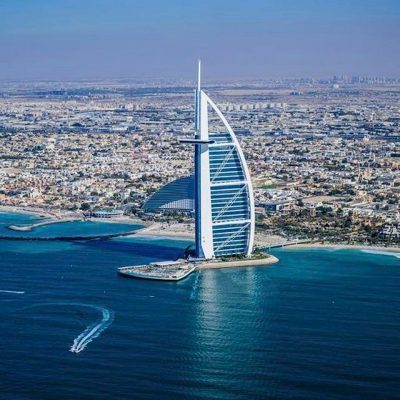 Burj Al Arab nổi tiếng là một trong những địa danh của Dubai và được cho là bảy sao duy nhất trên thế giới. Đây chính là 1 trong những lý do Dubai đăng quang điểm đến số một toàn cầu