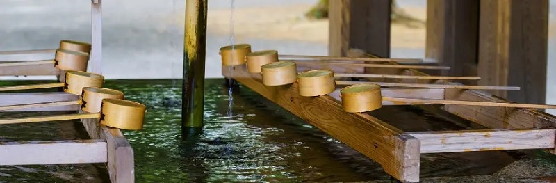 Misogi, một loại nghi thức thanh tẩy đặc biệt liên quan đến nước