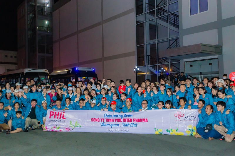 Tấm hình tập thể đầu tiên của Công ty Phil Inter Pharma tham gia chương trình Tour du lịch kết hợp Team Building tại Ninh Chữ