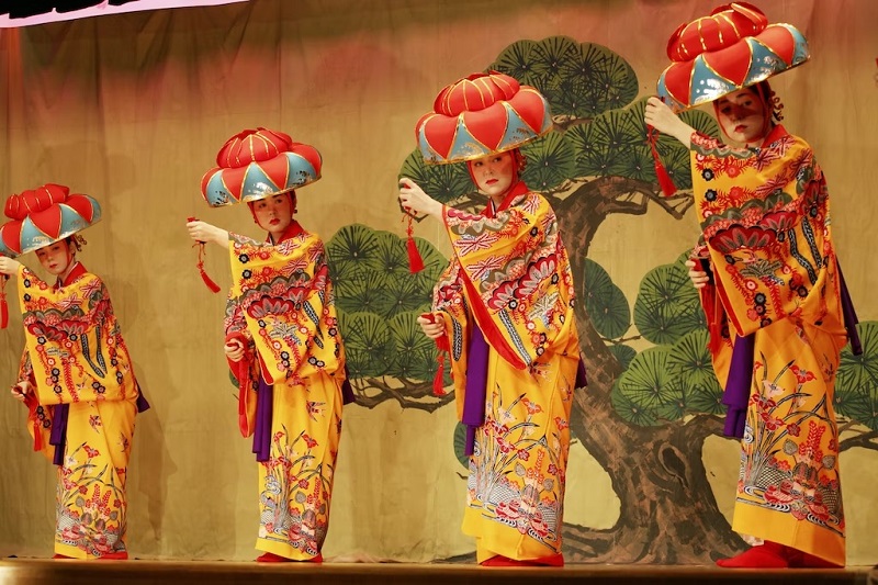 Các điệu nhảy Ryukyūan truyền thống và sáng tạo là một phần của truyền thống văn hóa tuyệt đẹp của Okinawa