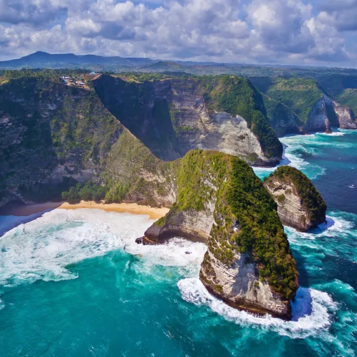 Các nhà lãnh đạo ngành du lịch Bali gặp gỡ chính phủ để thảo luận về lệnh cấm bơi ở các bãi biển nổi tiếng