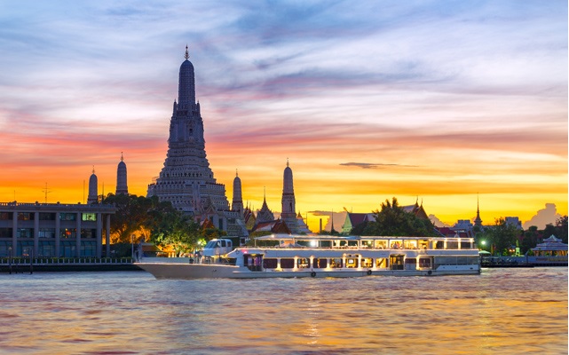 Đắm mình trong hoàng hôn nổi tiếng của Bangkok dọc theo sông Chao Phraya