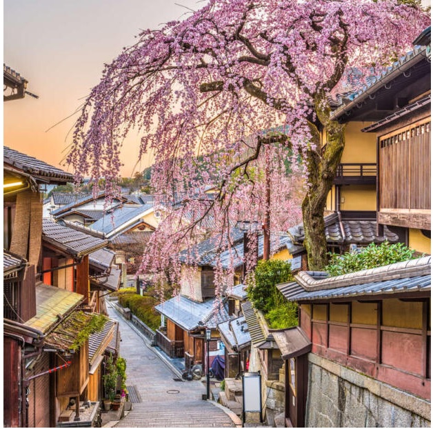 Kyoto, Nhật Bản vào mùa xuân tại quận Higashiyama lịch sử.