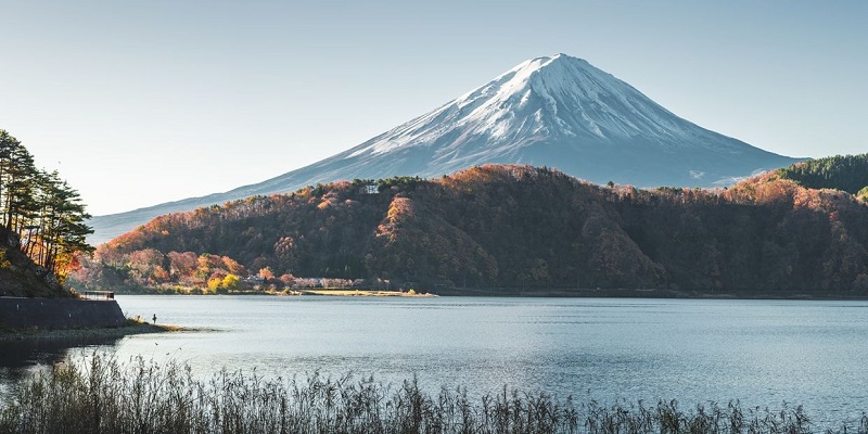 Tận hưởng khung cảnh của Núi Phú Sĩ Kawaguchiko được cho là gần nhất trong số năm hồ với Tokyo.