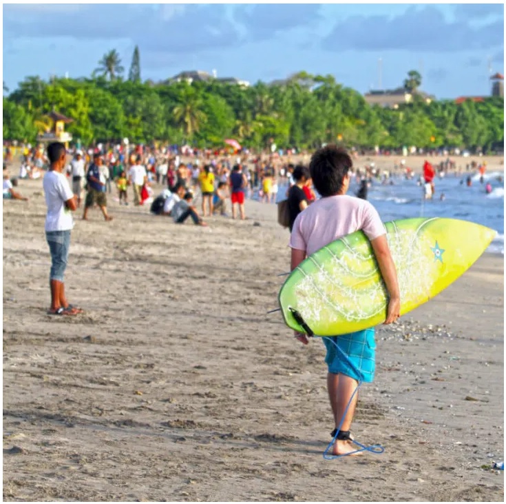 Các quan chức Bali hứa sẽ biến bãi biển Kuta trở thành một trải nghiệm thư thái hơn cho khách du lịch