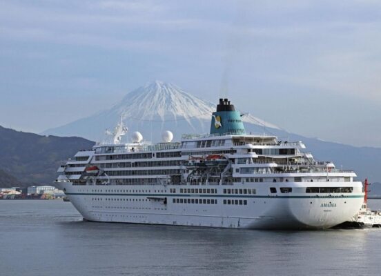 Du thuyền nước ngoài đầu tiên trong 3 năm đến Nhật Bản