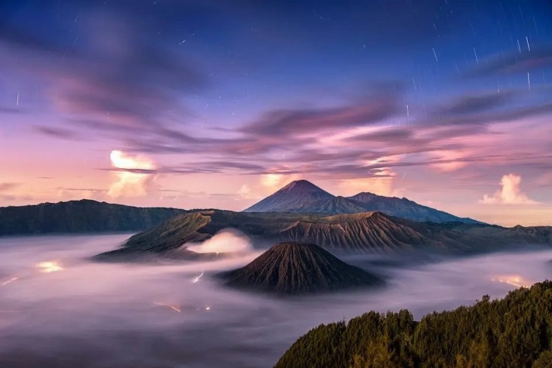 Núi Bromo tuyệt đẹp ở Java là một điểm thu hút lớn ở Indonesia