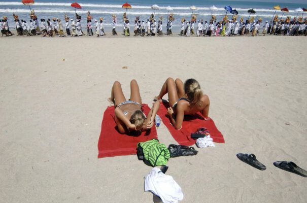 Người dân Bali phát ngán với du khách xấu