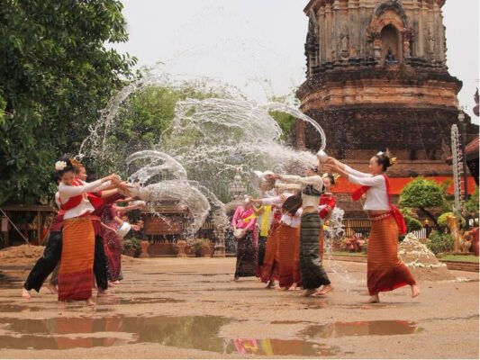 Songkran mang lại hàng tỷ doanh thu cho Thái Lan