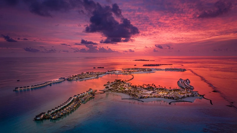 Cảnh nhìn từ trên không của CROSSROADS Maldives, nơi được tạo thành từ một số hòn đảo nối liền với nhau.