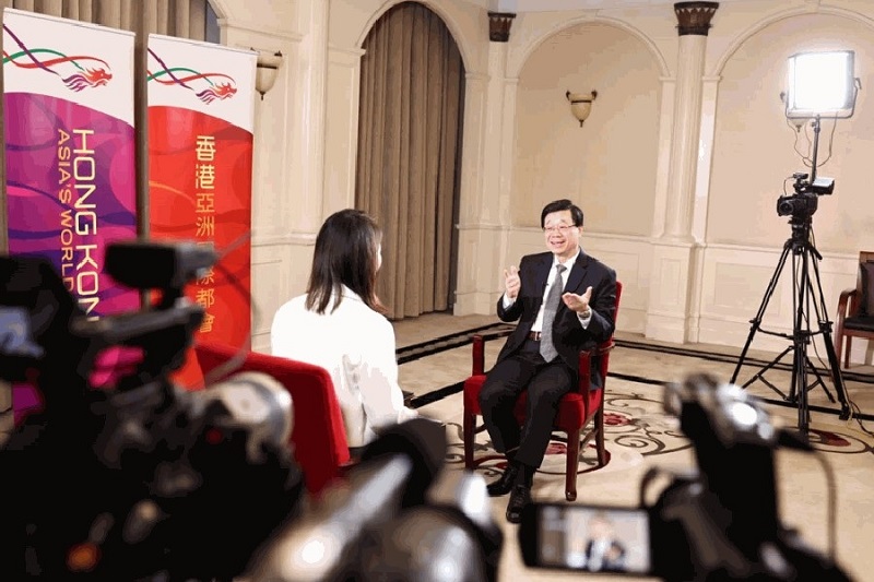 John Lee quảng bá các điểm nóng du lịch của Hong Kong vào ngày cuối cùng của chuyến thăm Trùng Khánh