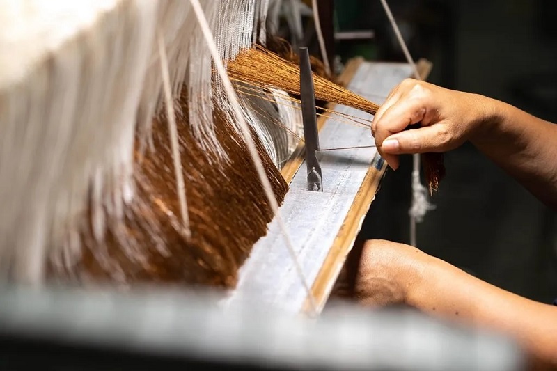 Ngày càng có nhiều khung dệt thủ công truyền thống được chế tạo theo yêu cầu tạo ra ngày càng nhiều cơ hội để di sản dệt thủ công này được truyền lại cho thế hệ tiếp theo