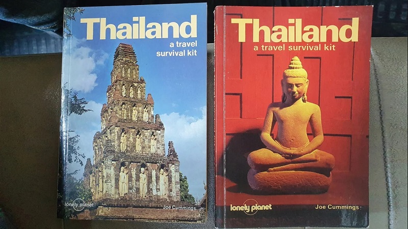 Phiên bản đầu tiên (1982) và 2 (1984) của hướng dẫn Lonely Planet Thái Lan.