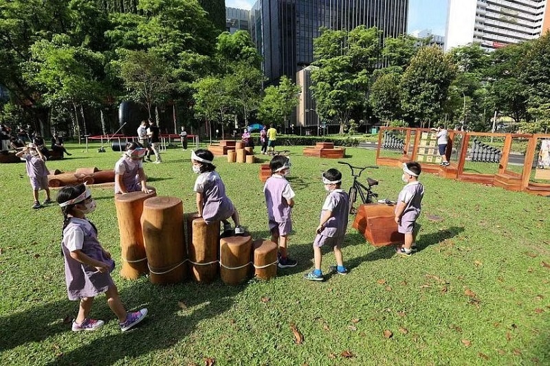 Trẻ em vui chơi tại sân chơi sinh thái ở Tanjong Pagar