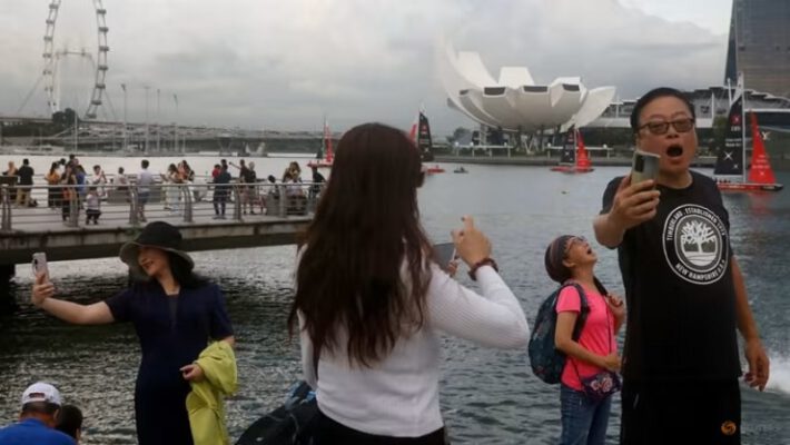 Các công ty du lịch ở Singapore chật vật vì thiếu nhân lực, phương tiện khi du lịch quay trở lại mức trước đại dịch