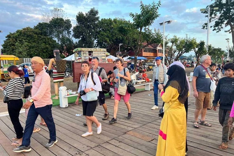 Số lượng du khách nước ngoài đến Campuchia tăng vọt; hơn bốn triệu du khách trong 10 tháng đầu tiên