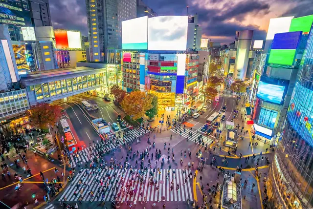 Giao lộ Shibuya lúc chạng vạng ở Tokyo