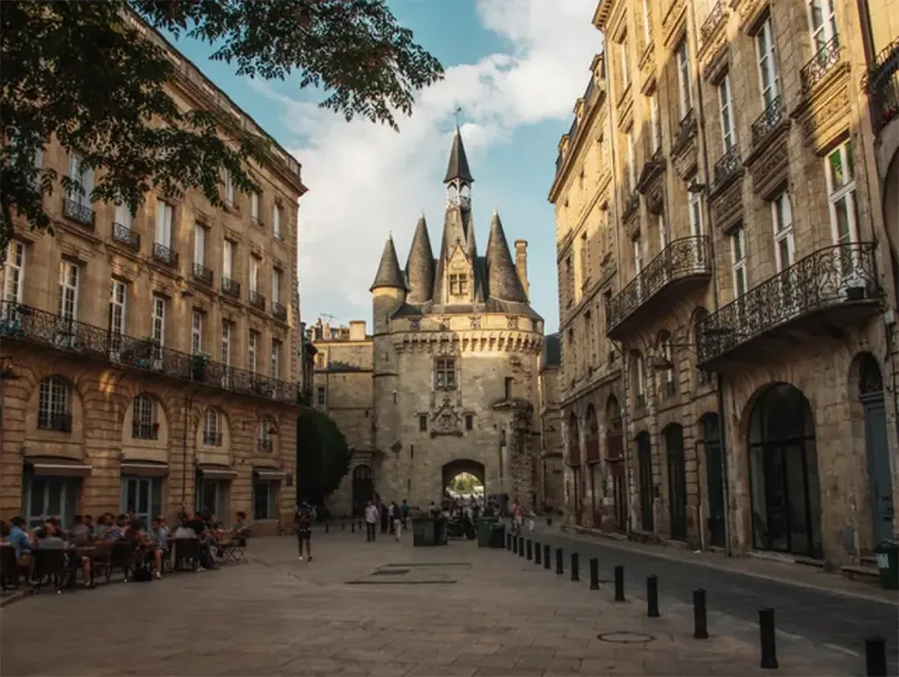 Bordeaux có kiến ​​trúc Gothic sánh ngang với bất kỳ con phố nào ở Paris.