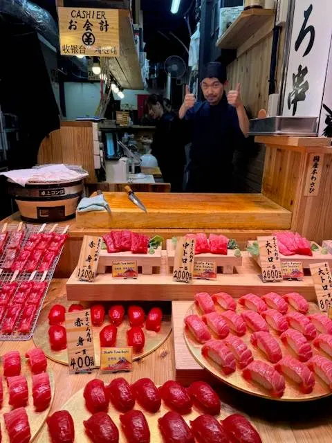 Nhiều loại cá ngừ được bán tại Dotonburi, Osaka