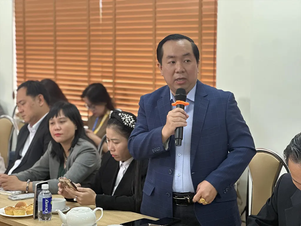 Ông Nguyễn Kỳ Trung, tổng thư ký Hiệp hội Ẩm thực TP.HCM, đưa ra đề xuất tại hội nghị - Ảnh: THẢO THƯƠNG