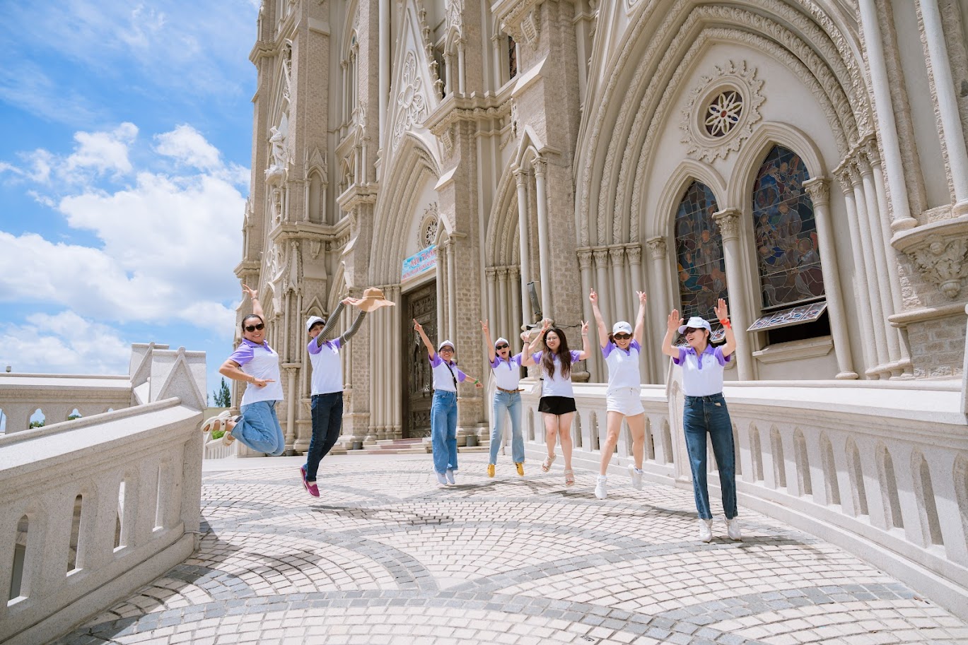 Các chị em ơi bức này siêu điện ảnh luôn