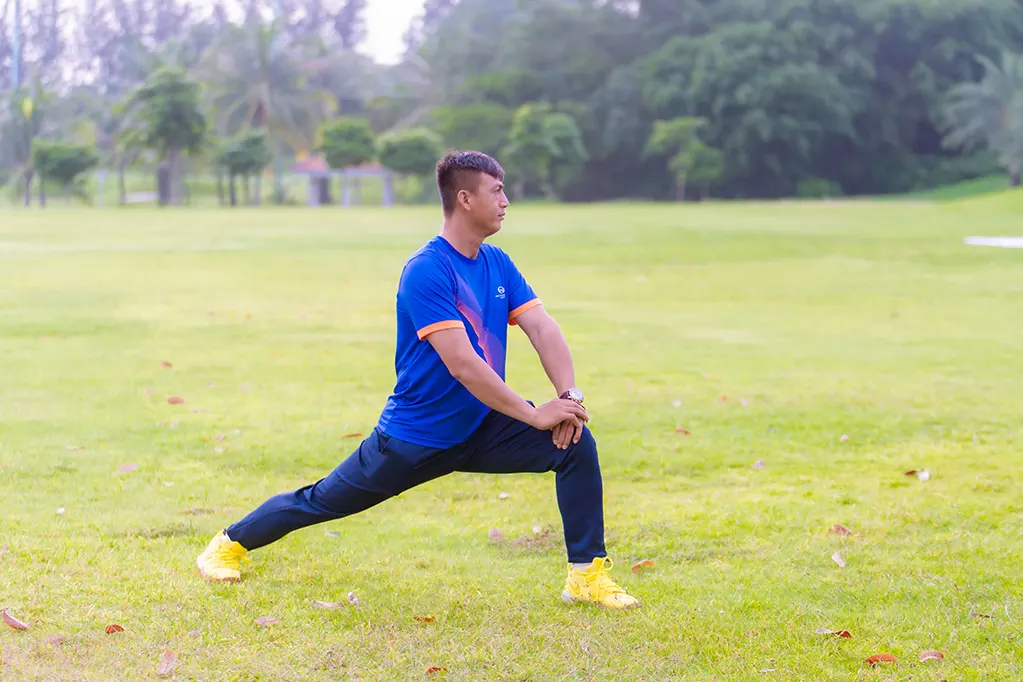 Nhìn là biết chuyên nghiệp rồi, nhưng mặt có vẻ hơi quạo