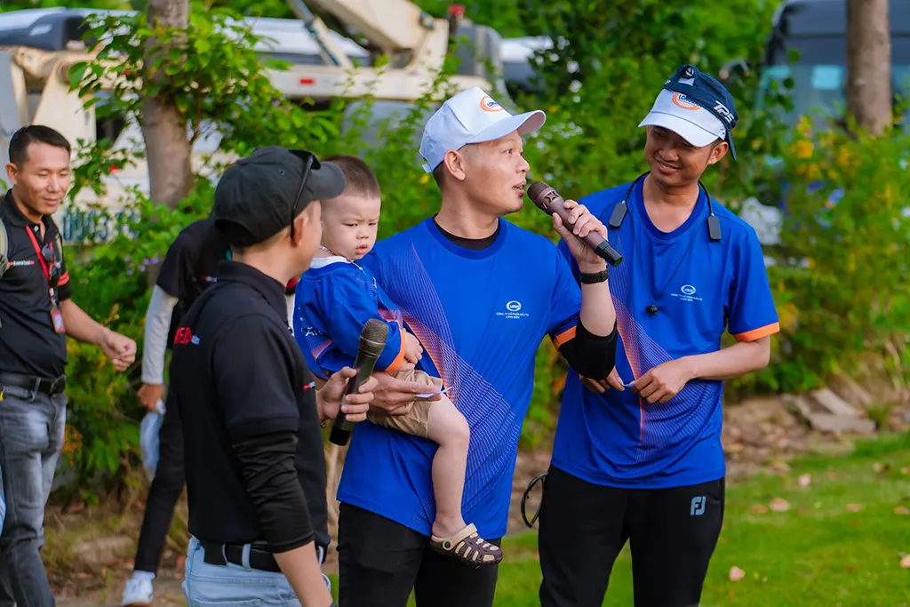 Ơ kìa anh giai, ánh mắt đắm đuối thế