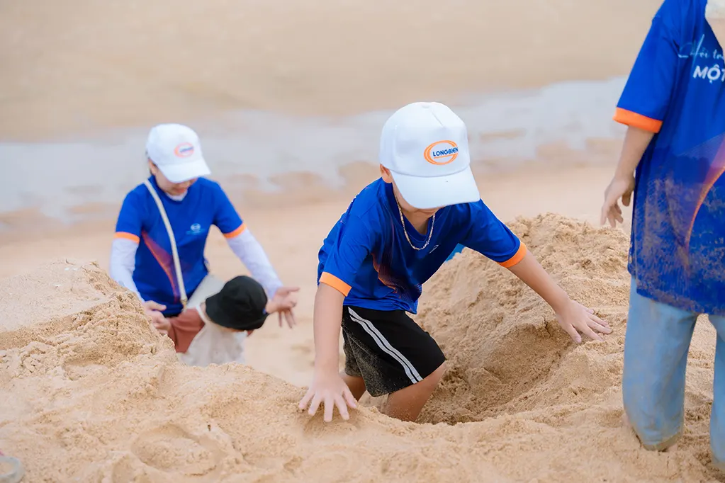 à thì ra các chiến binh nhỏ nhà Long Biên cũng có sân chơi thú vị quá đi chứ